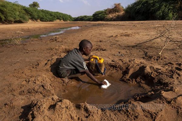 Tình trạng thiếu nước sạch trầm trọng ở Châu Phi